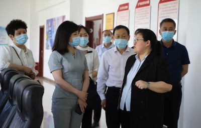 市政协副主席，，，，，，市工商联主席唐世云莅临pg麻将胡了发展石墨烯新资料专题调研座谈